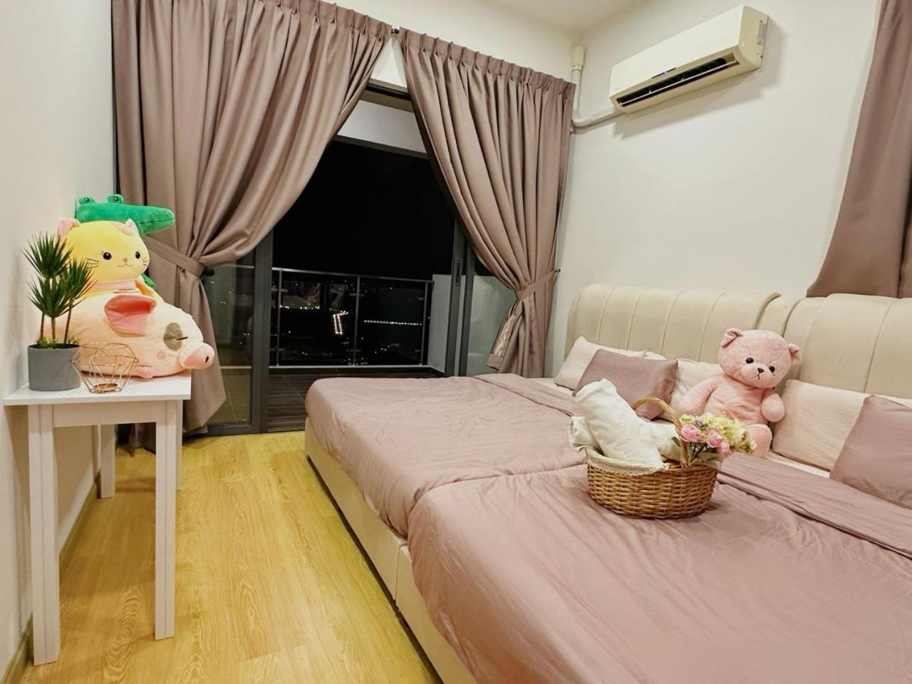 金海湾@dangabay Yi Jia Homestay3房2厕顶楼豪华版4-12人适合家庭入住 * Johor Bahru