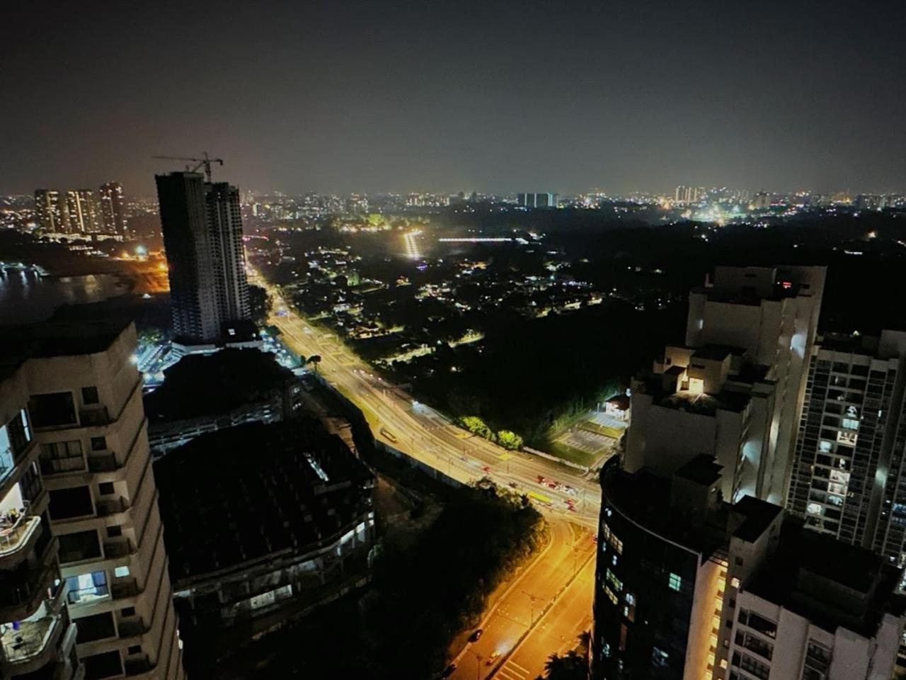 金海湾@dangabay Yi Jia Homestay3房2厕顶楼豪华版4-12人适合家庭入住 Johor Bahru