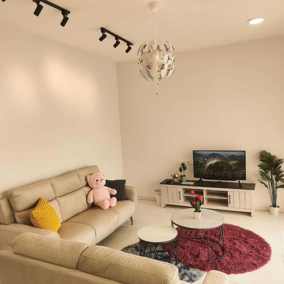 金海湾@dangabay Yi Jia Homestay3房2厕顶楼豪华版4-12人适合家庭入住 Pangsapuri Johor Bahru
